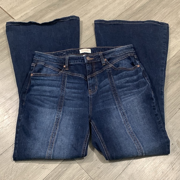 SHYANNE WOMEN'S DARK WASH MID RISE SLIT BOOT CUT JEANS size 32 - Picture 12 of 15